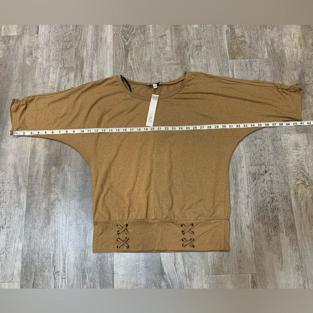 NWT Luxology tan 3/4 chinched sleeve tapered waist top - Picture 6 of 12